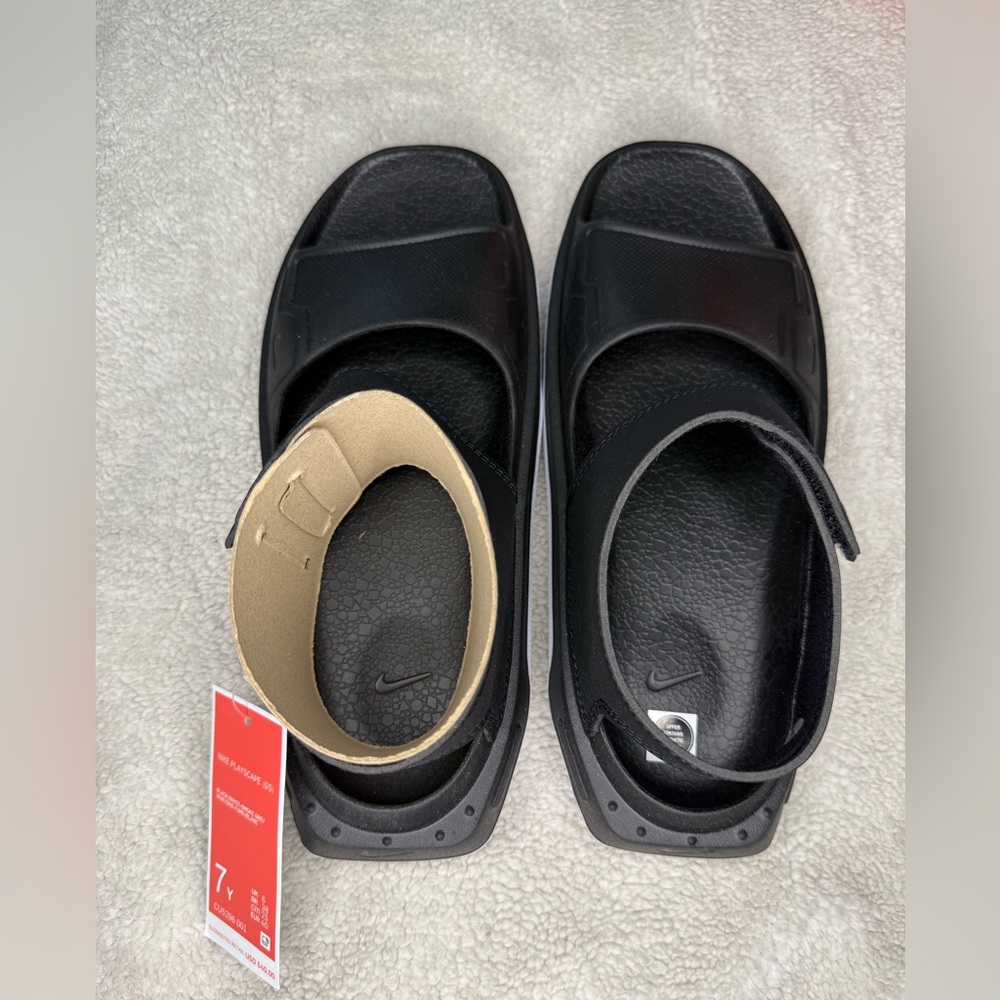 NIB Nike Playscape (GS) Sandals, Size 7 Youth